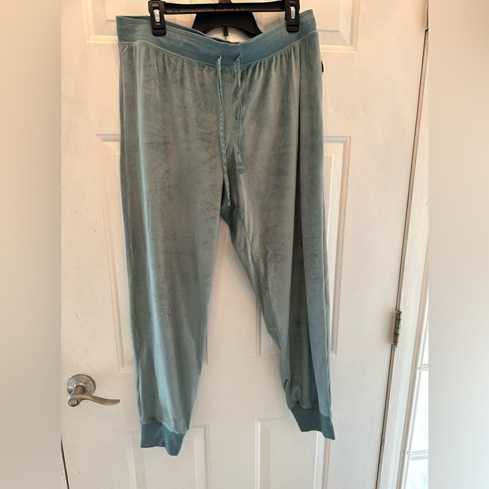 2/$15 Comfy fuzzy green sweatpants